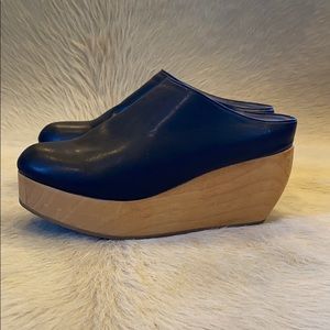 Sydney Brown Black Clogs 39/US8